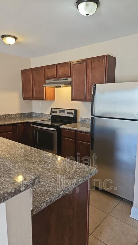 Building Photo - 2251 W Robert E Lee Blvd