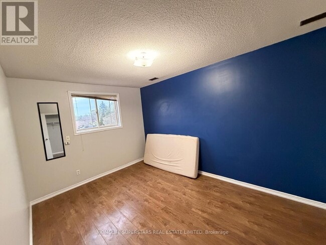 Building Photo - 2 Hoddle Crescent