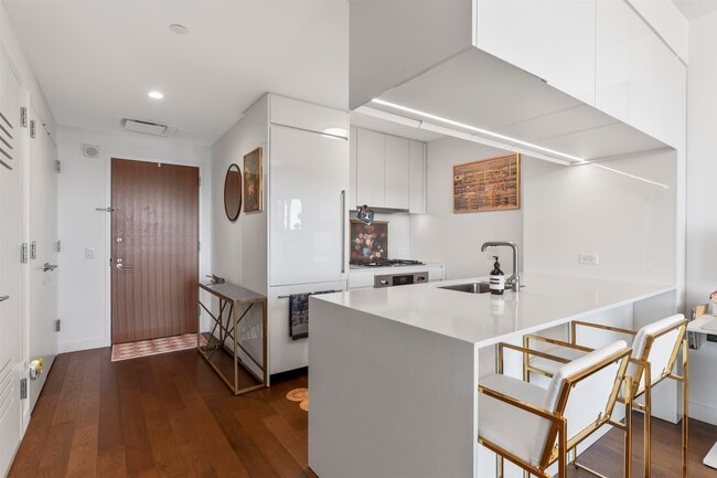 Building Photo - 99 Hudson St