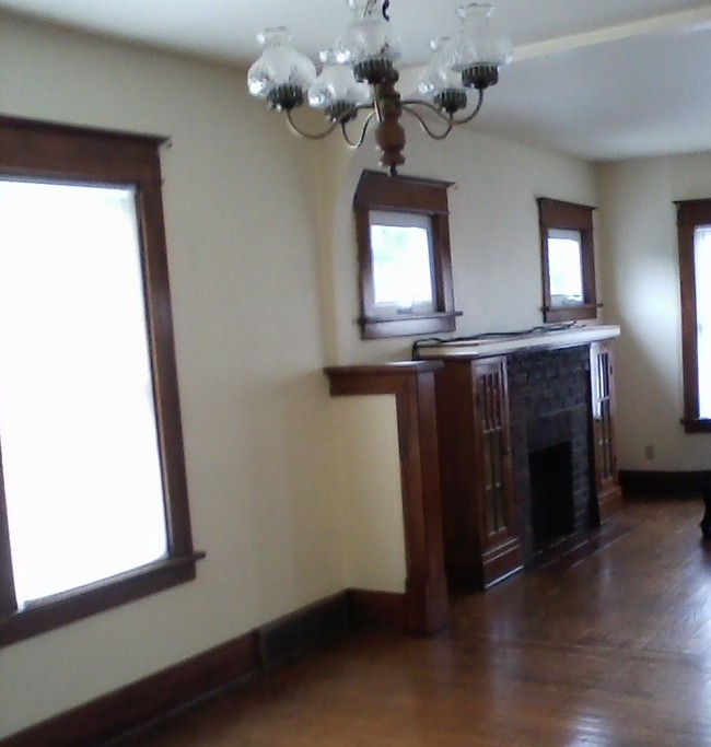 Building Photo - 65 Kamper Ave