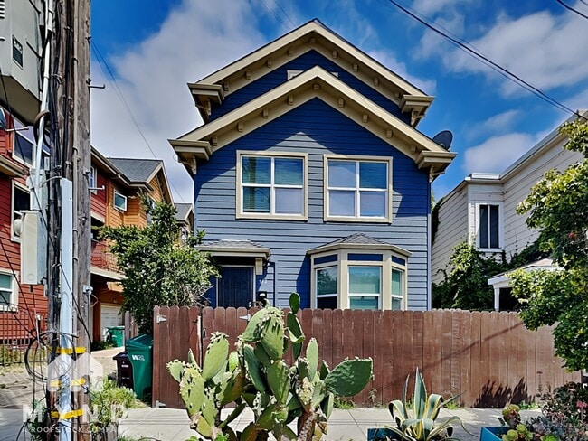 Building Photo - 512 Henry St