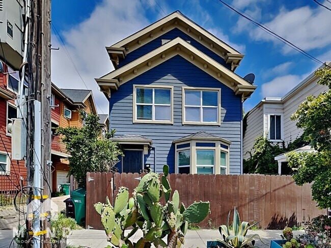 Building Photo - 512 Henry St
