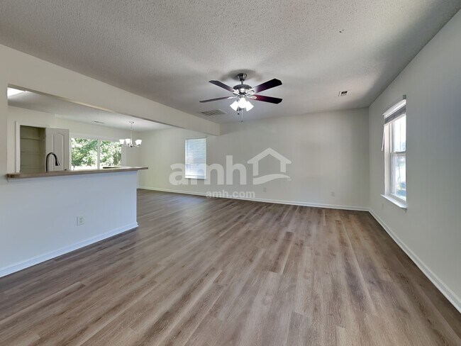 Building Photo - 190 English Hills Dr
