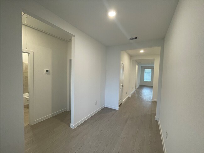 Building Photo - 16503 Texas Palmetto Wy