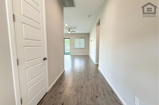 Foto del edificio - 3Bed/2Bath Home in Cave Creek! Move-In Ready on 05/21/2026! -- NO HOA!