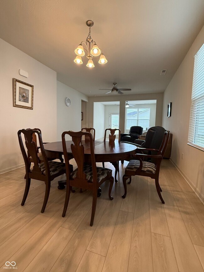 Foto del edificio - 4879 Larkspur Dr
