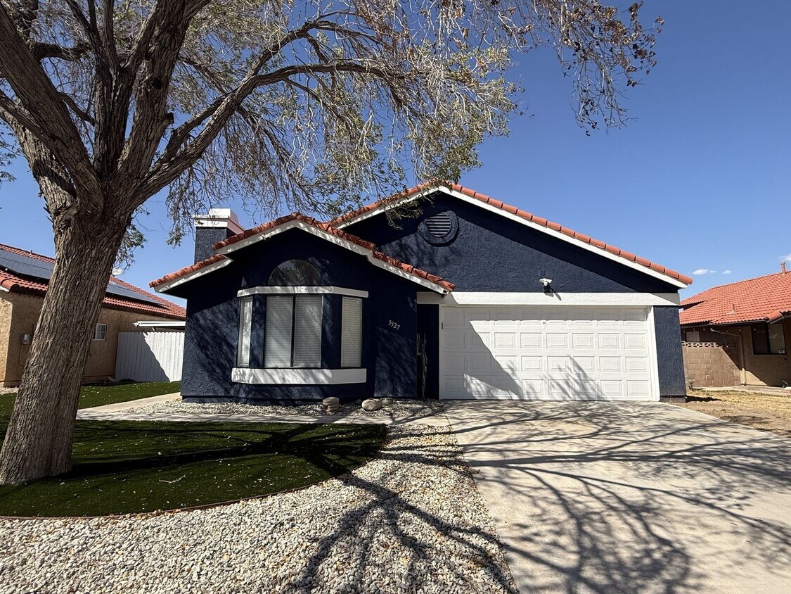 Foto principal - Palmdale 3 + 2 Available Now!