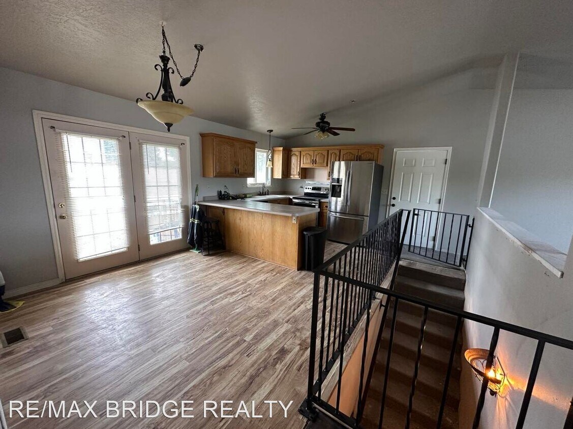 Building Photo - 5 br, 2 bath House - 1686 Sagewood Rd