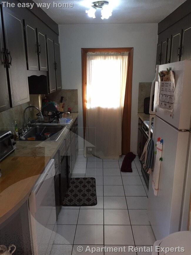 Building Photo - 10 Windsor Rd