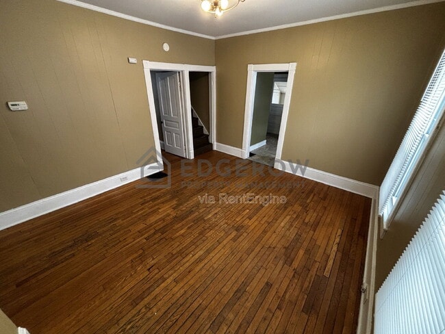 Building Photo - 1010 Helen St NE