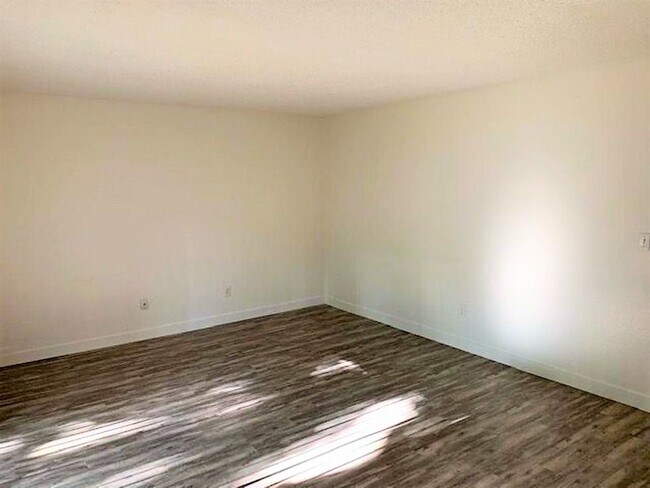 ¡Salas de estar espaciosas! - Michael Manor Apartments