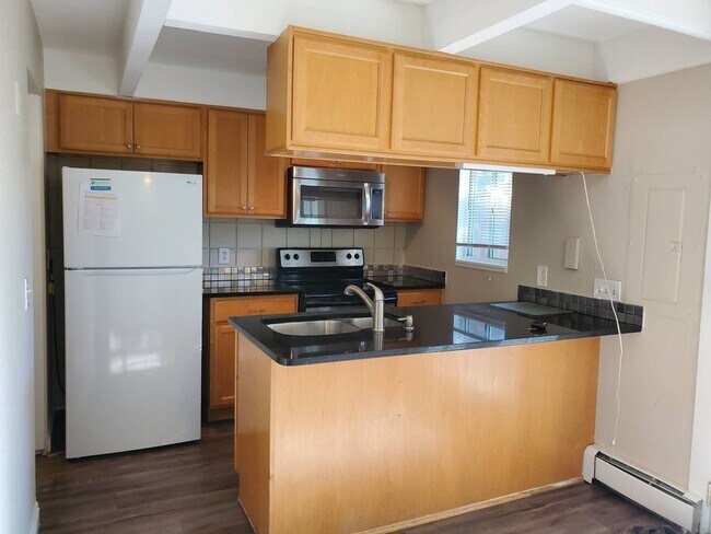 Photo - Sunny, newly remodeled 3 bed + office/2.5 ... Townhome