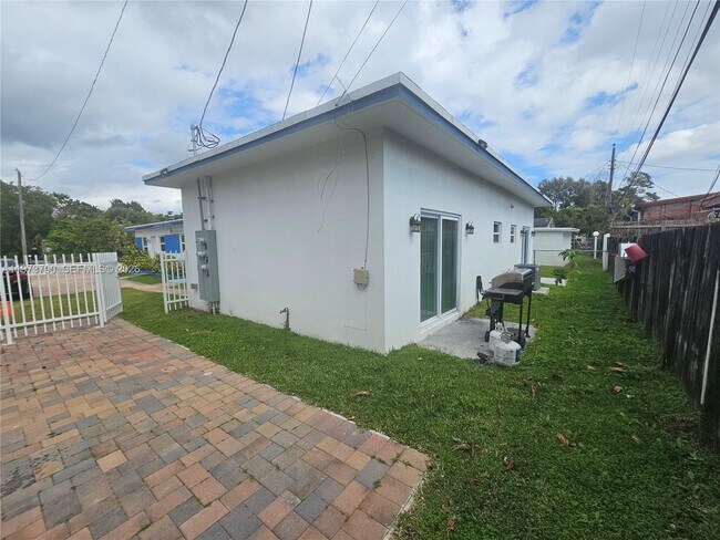 Foto del edificio - 6130 Grant St