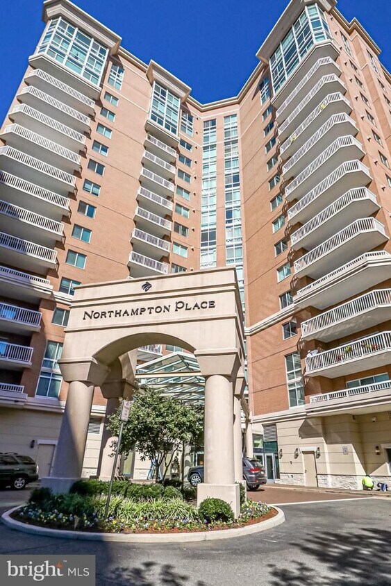 This contemporary, sun-drenched condo is perfect for you! - This contemporary, sun-drenched condo is perfect for you!