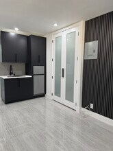 Building Photo - 125 NE 30th Ct