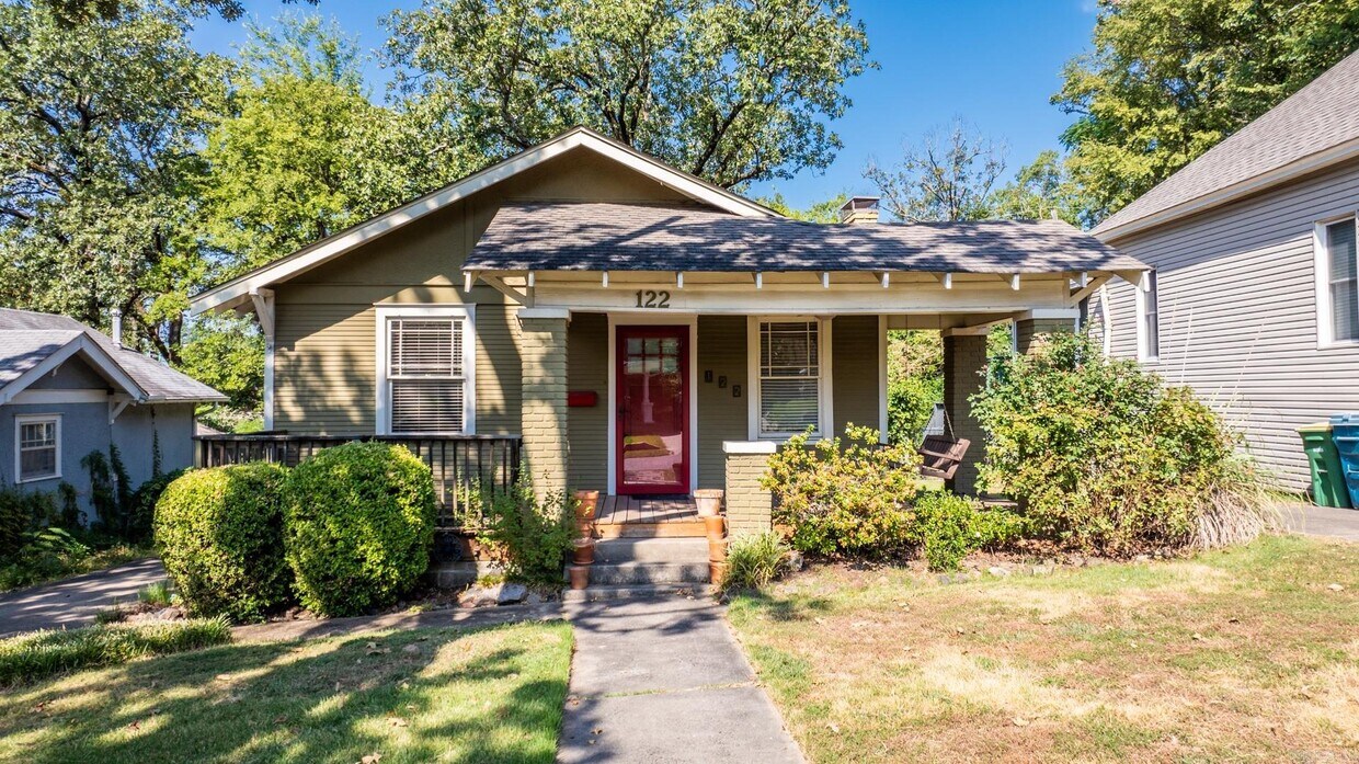 Primary Photo - 122 N Cedar St