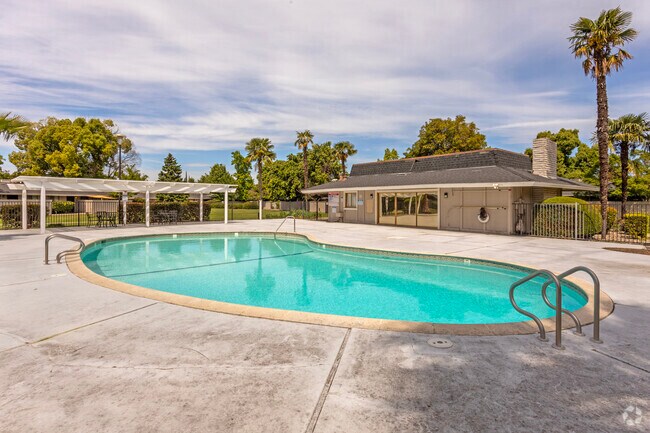 Piscina - Garden East Apartments