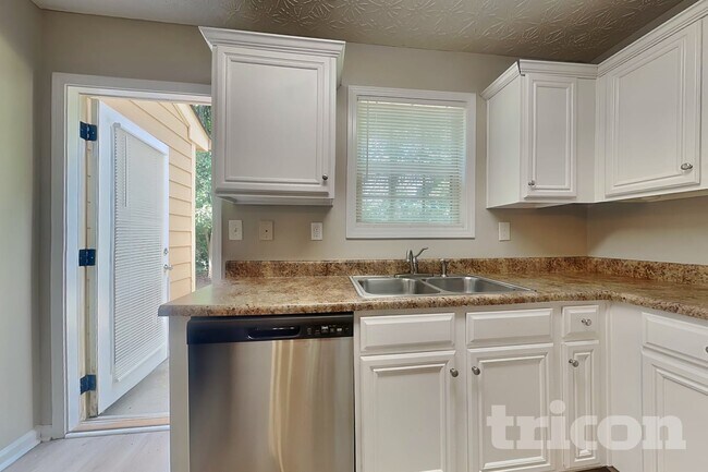 Foto del edificio - 1024 Weatherwood Pl NE