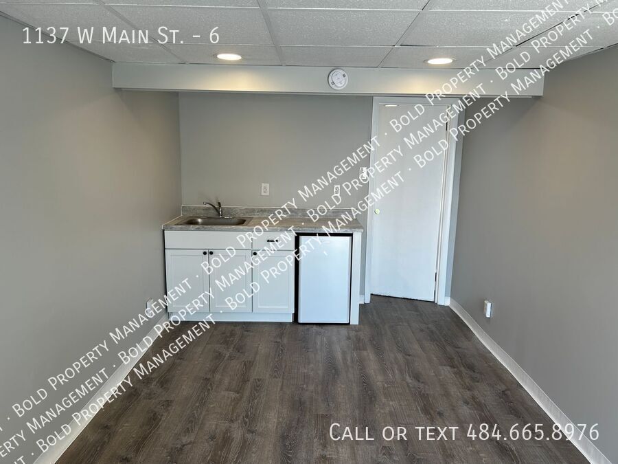 Foto principal - 1137 W Main St
