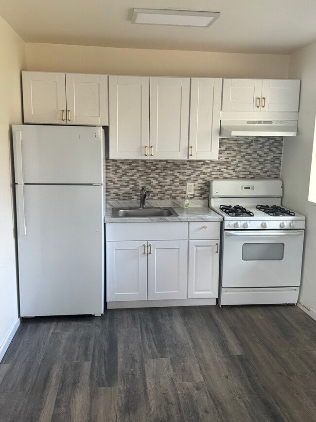 Building Photo - 27 Hillside Ave