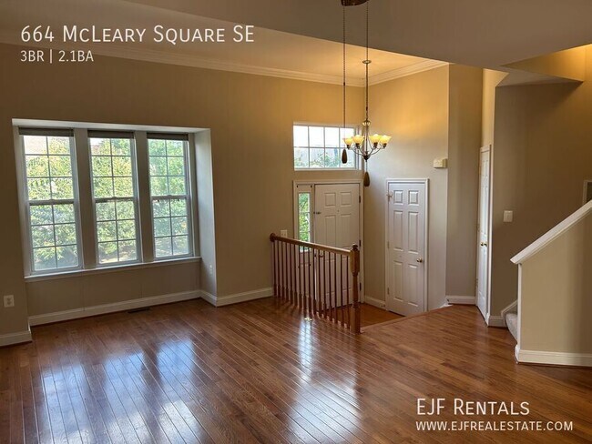 Building Photo - 664 McLeary Square SE