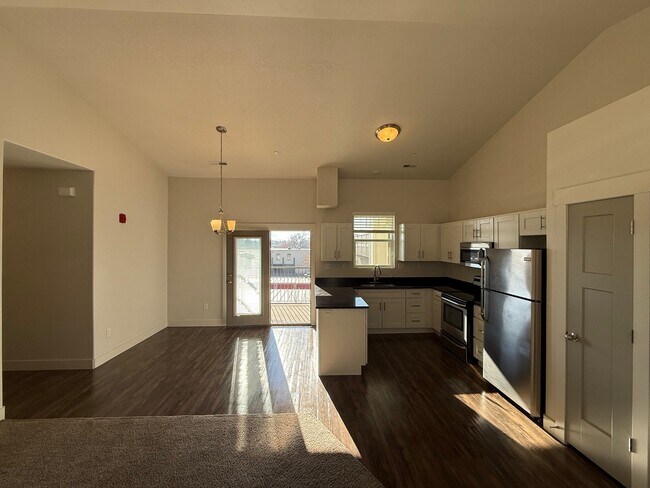 Building Photo - 1070 E Riches Ave