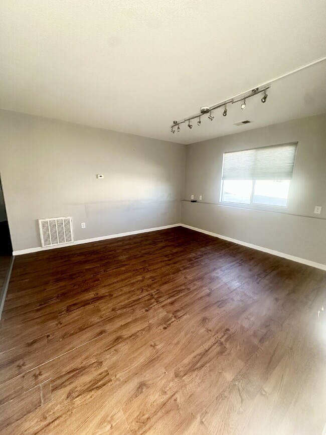 Foto del edificio - 216 Country West Rd