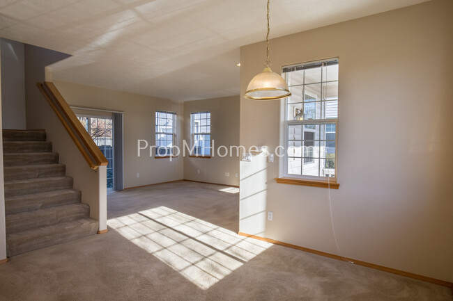 Foto del edificio - Cozy Three Bedroom Happy Valley Townhome!