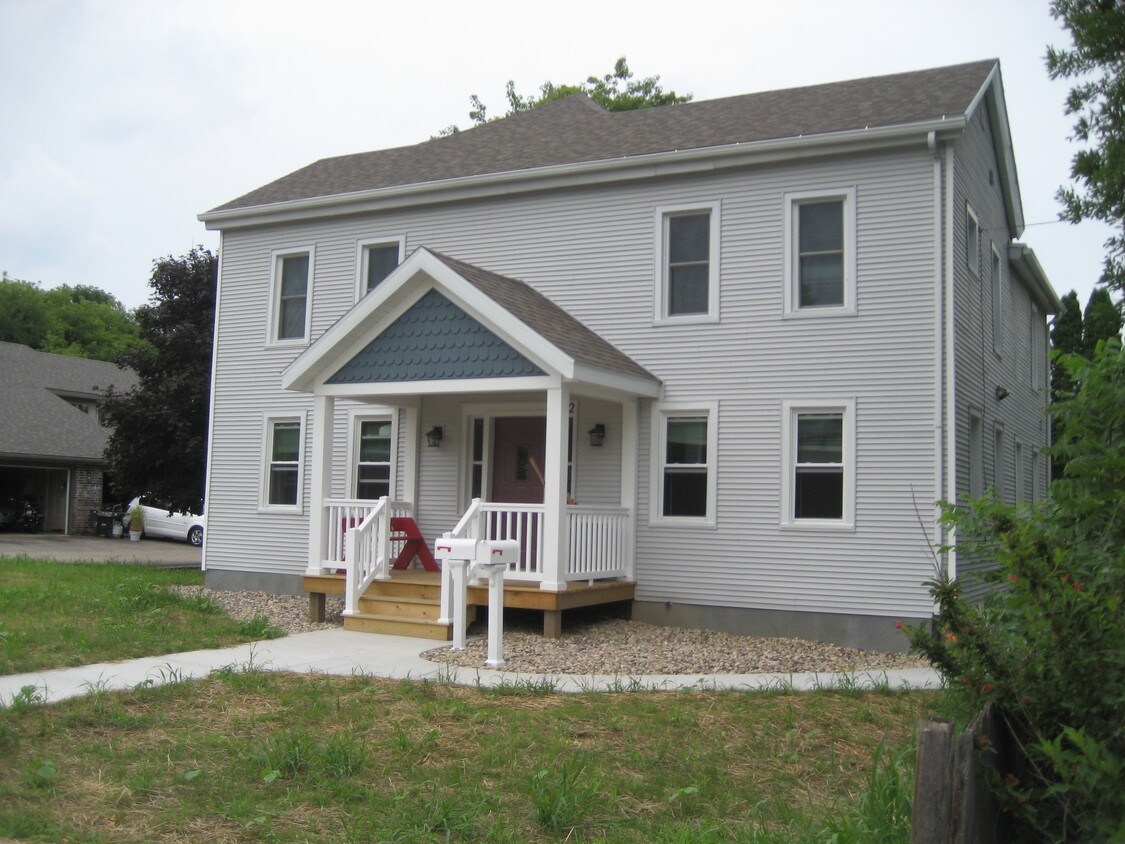 222 Sauk St, Lodi, WI 53555 Townhome Rentals in Lodi WI