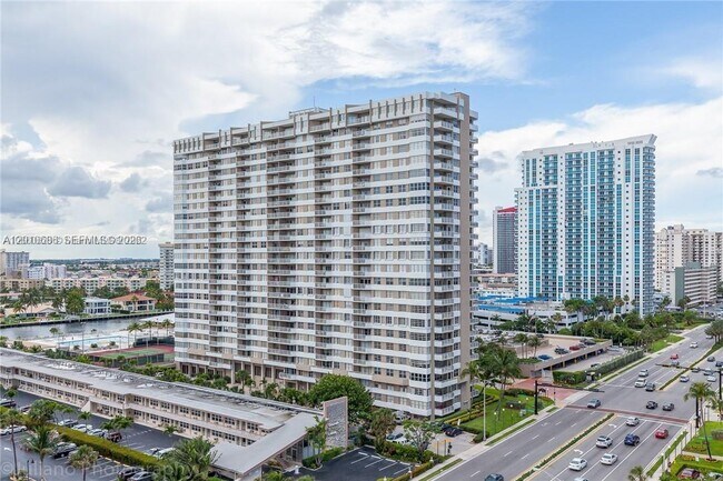 Foto del edificio - 2030 S Ocean Dr