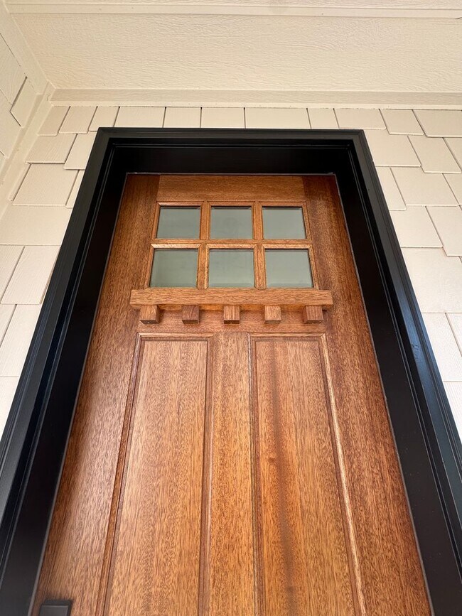 Foto del edificio - NEW CONSTRUCTION - 3/2/2 -FIREPLACE  Shake...