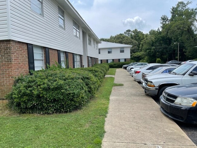 Building Photo - Citronelle Square