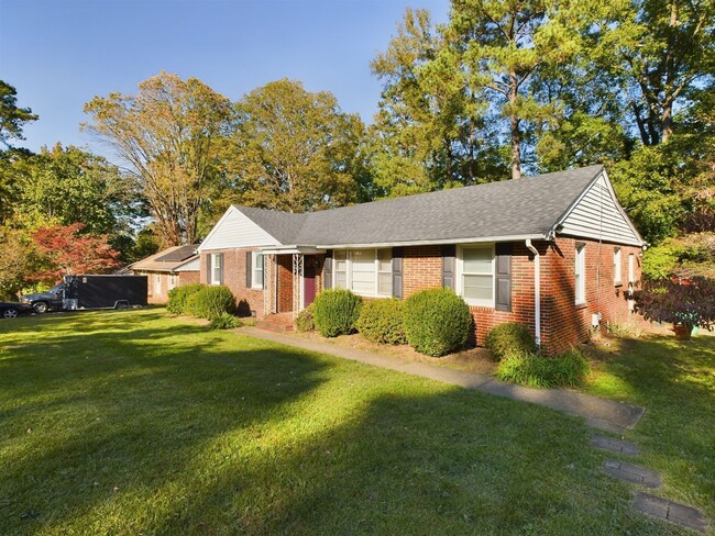 Building Photo - Wonderful 3 Bedroom Brick Rancher in Westo...