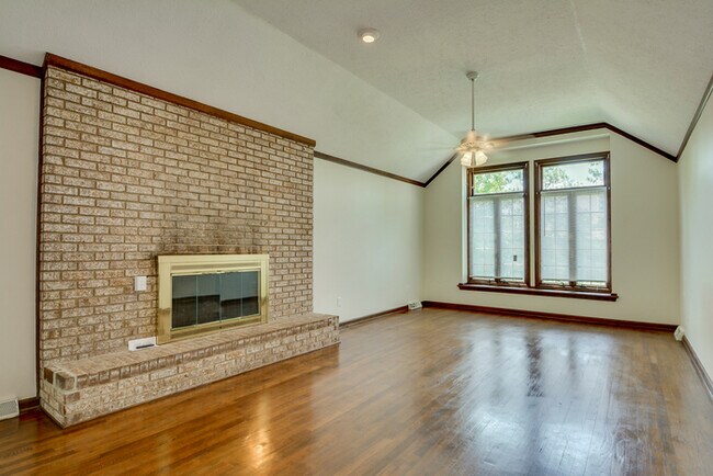 Building Photo - Beautifully Home On Midland Valley