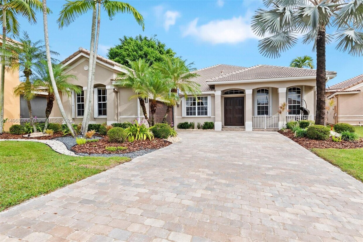 Primary Photo - 1533 Cardinal Way