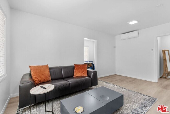 Foto del edificio - 727 Crenshaw Blvd