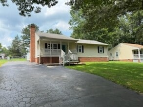 Building Photo - 6452 Lakeway Dr