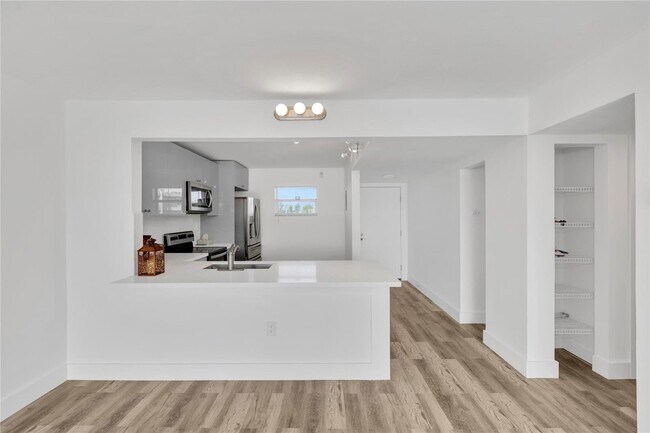 Foto del edificio - 3930 Inverrary Blvd