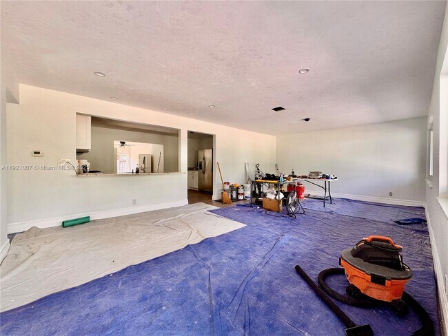 Building Photo - 112 Milton St