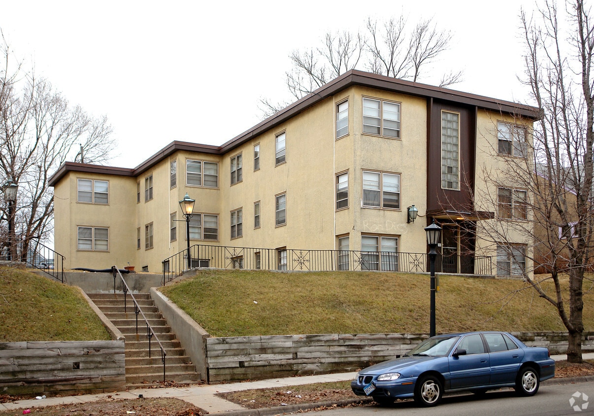 Primary Photo - 1248 St Clair Ave
