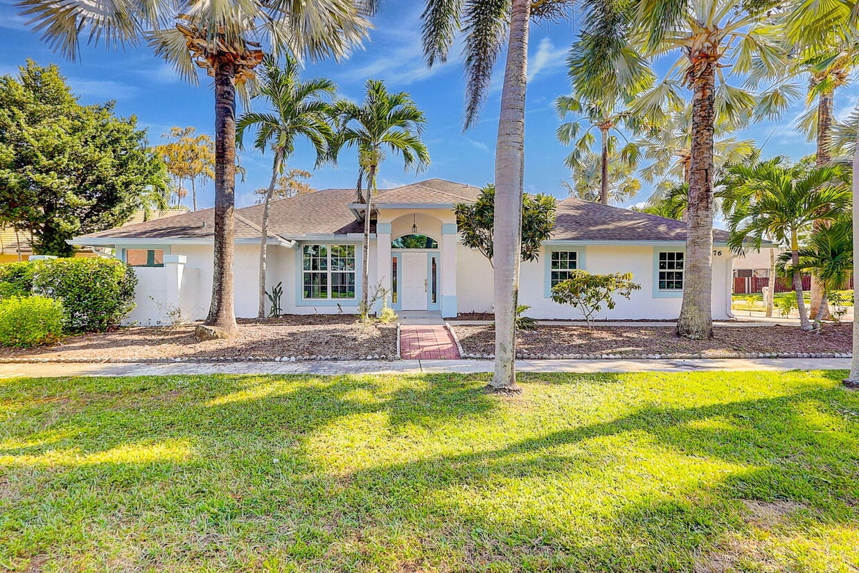 Primary Photo - 1176 Staghorn St