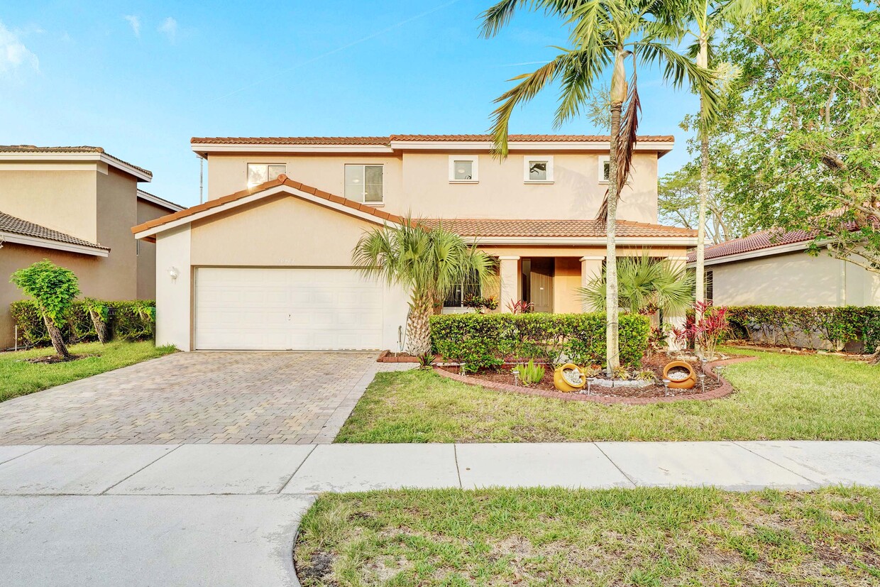 Foto principal - 20487 NW 12th Ave