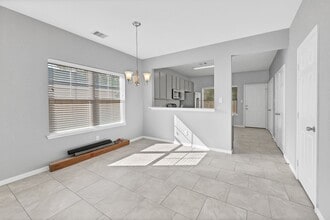 Building Photo - 974 Ellington St