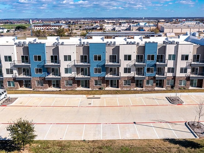 Building Photo - 312 NE Mcalister Rd