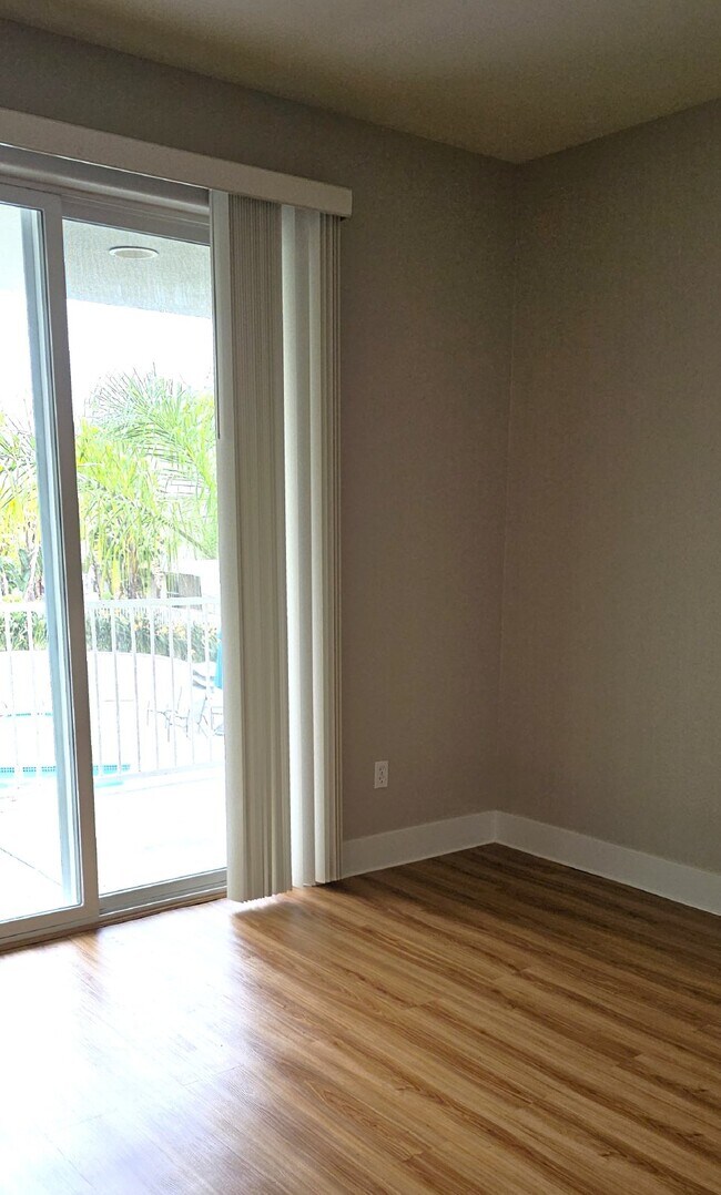 Building Photo - One Bedroom plus bonus room. Luxury Condo ...