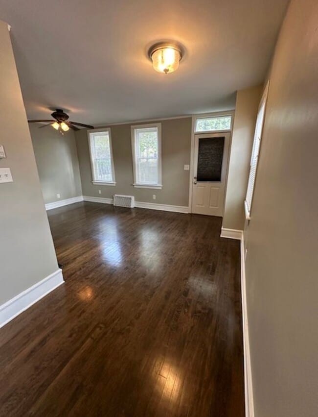 Building Photo - 310 W Scott St