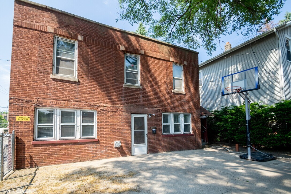 Primary Photo - 5316 N Bowmanville Ave