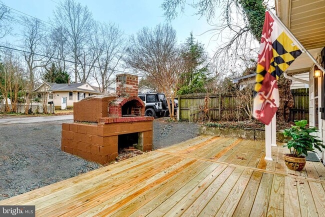 Building Photo - 21 Elm Rd