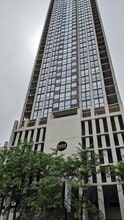 Building Photo - 1122 N Clark St