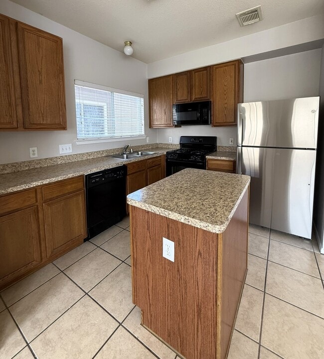 Foto del edificio - 3914 Mossy Pl Ln